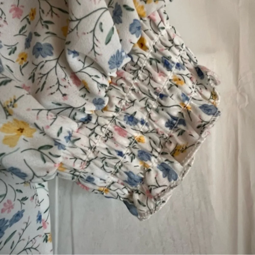 Trixxi Floral Mini‎ Dress Size Medium Milkmaid Fit and Flare Babydoll Smocked - Image 4