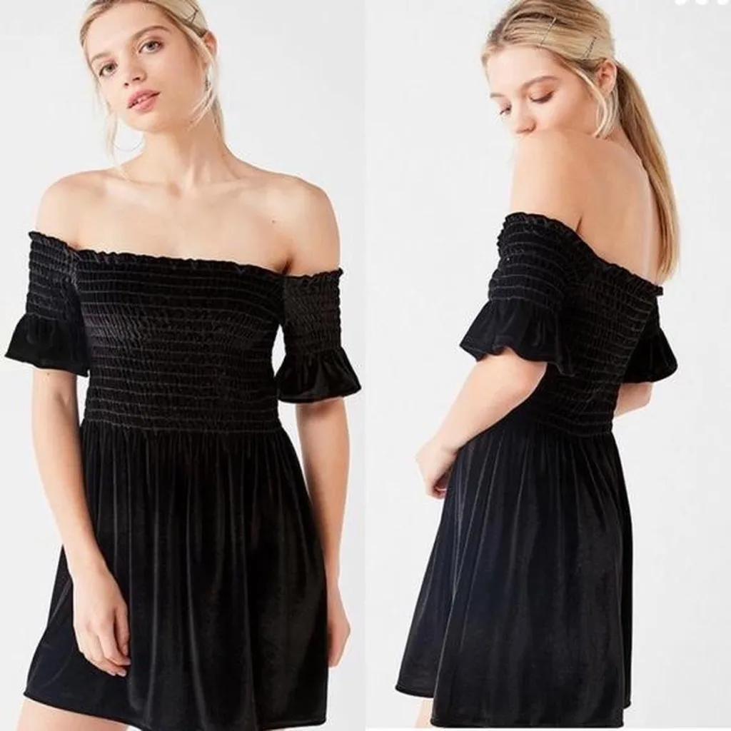 Urban Outfitters Clara Off-The-Shoulder Smocked Velvet Dress - Image 2