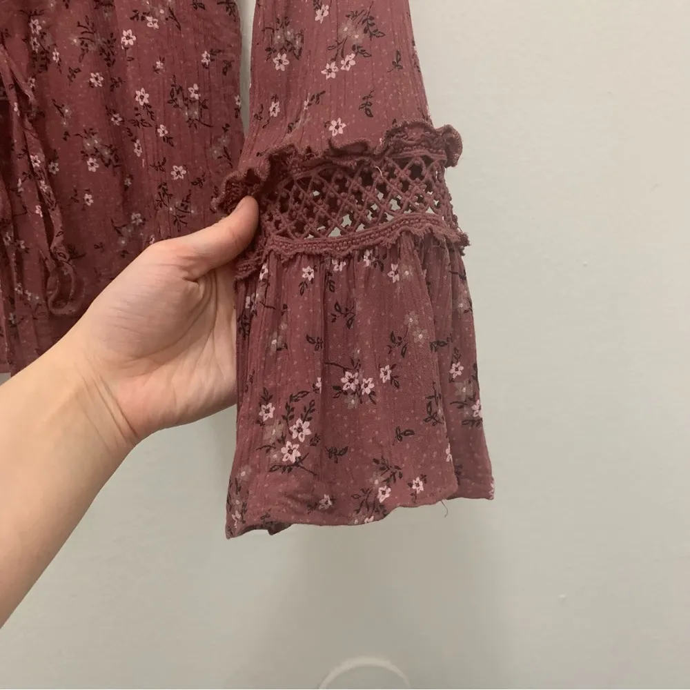 American Rag Floral Ruffle Blouse Size Large Juniors - Image 4