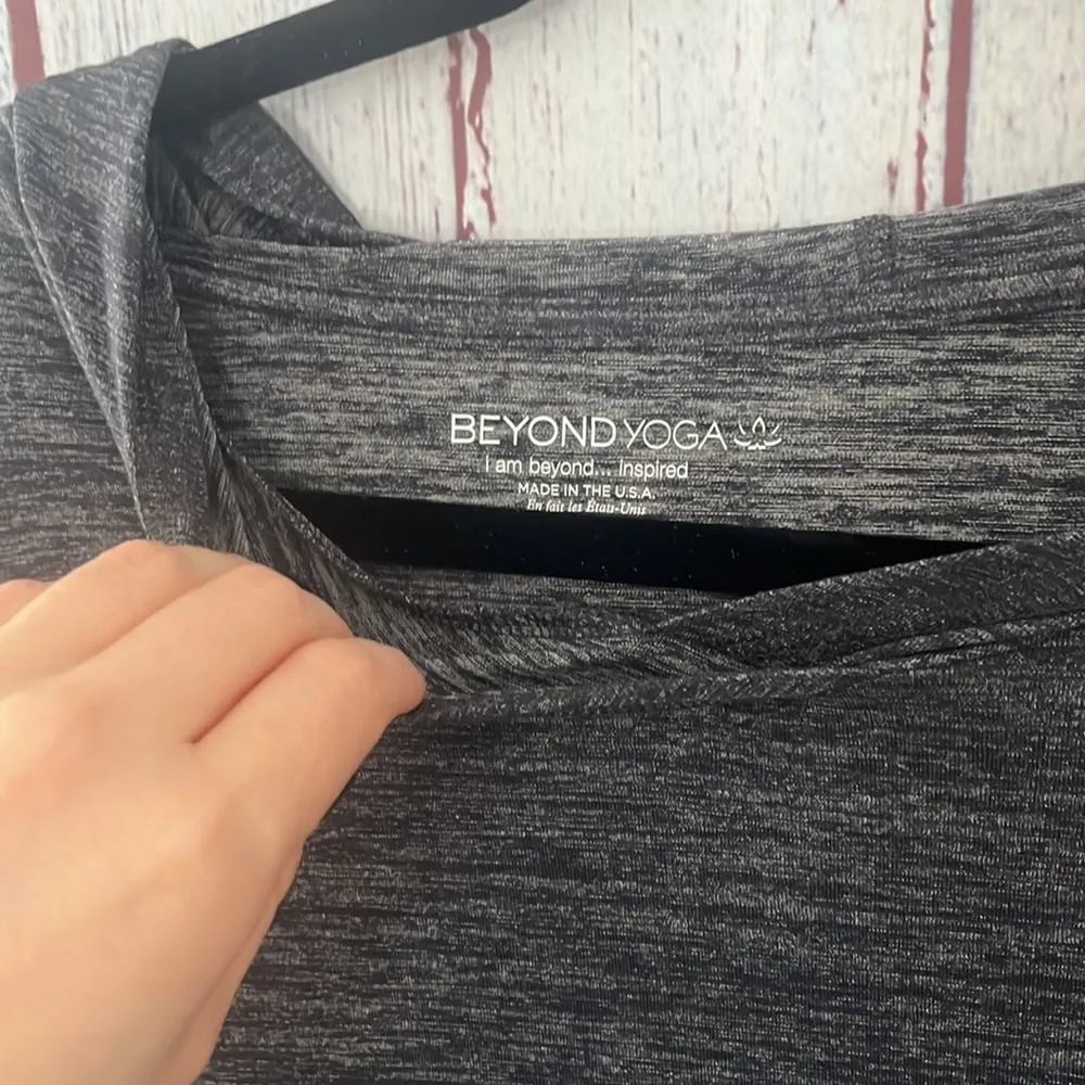 NWT Beyond Yoga ruched tunic hoodie - Image 2