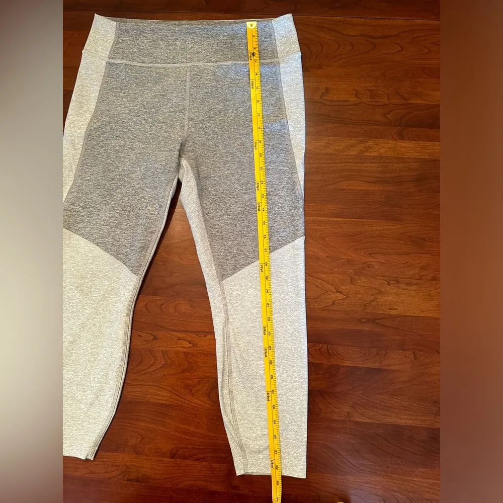 OUTDOOR VOICES Dove Grey Ash 3/4 Leggings Women’s Size Large - Image 9