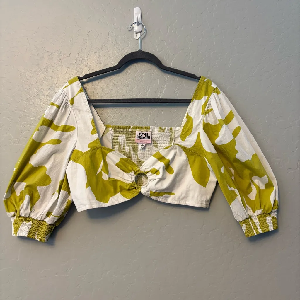 ⭐️Future Collective with Alani Noelle puff elbow sleeve cut out crop top large Green - Image 2