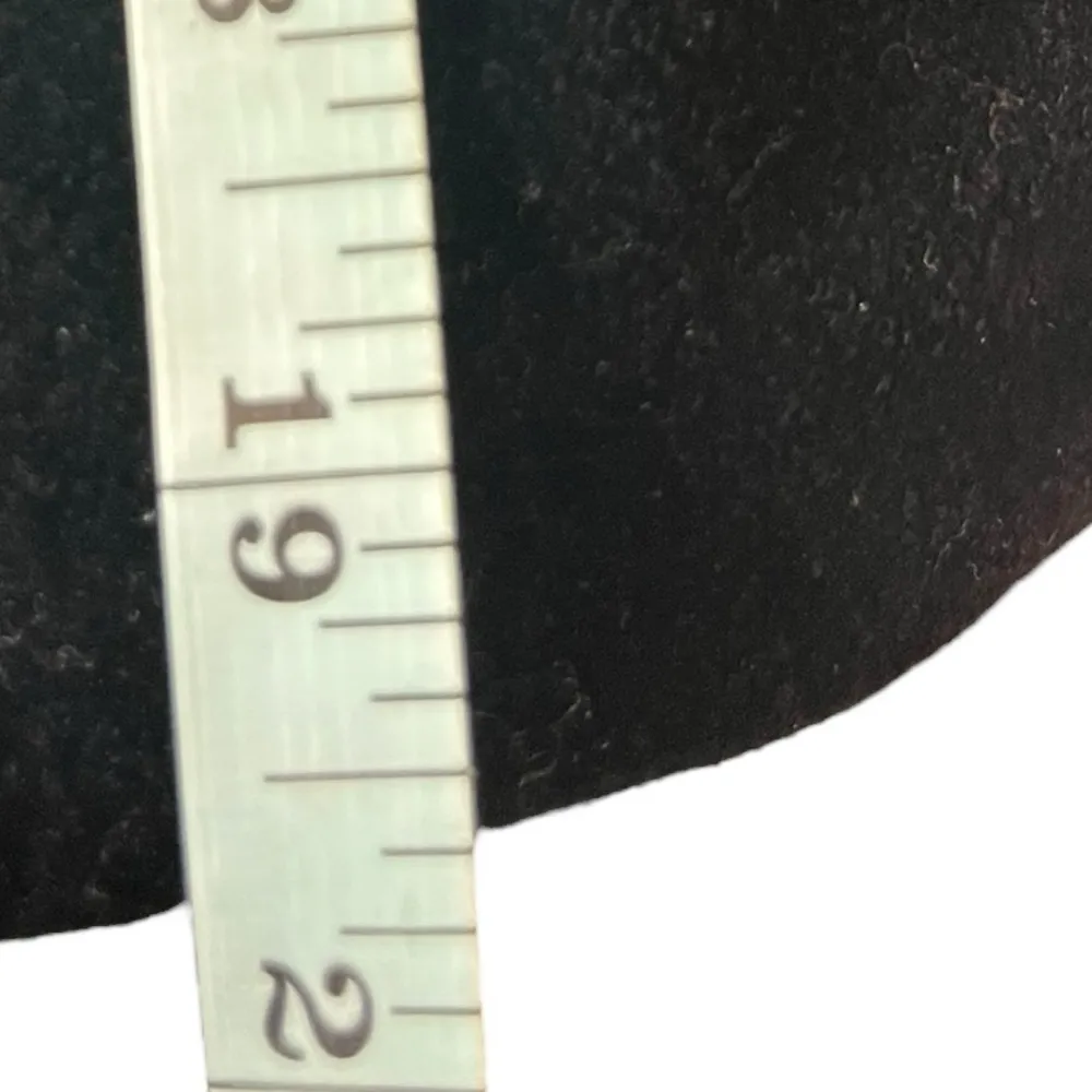 Y2k velour blazer vintage old navy size small
Jeweled buttons, lace edges. - Image 8