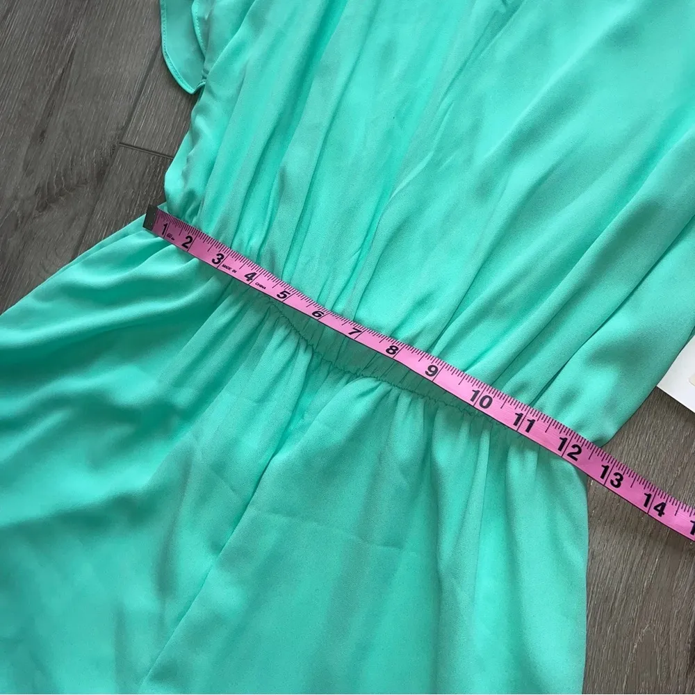 Everly NWT jumpsuit chiffon cropped open back mint green medium - Image 5