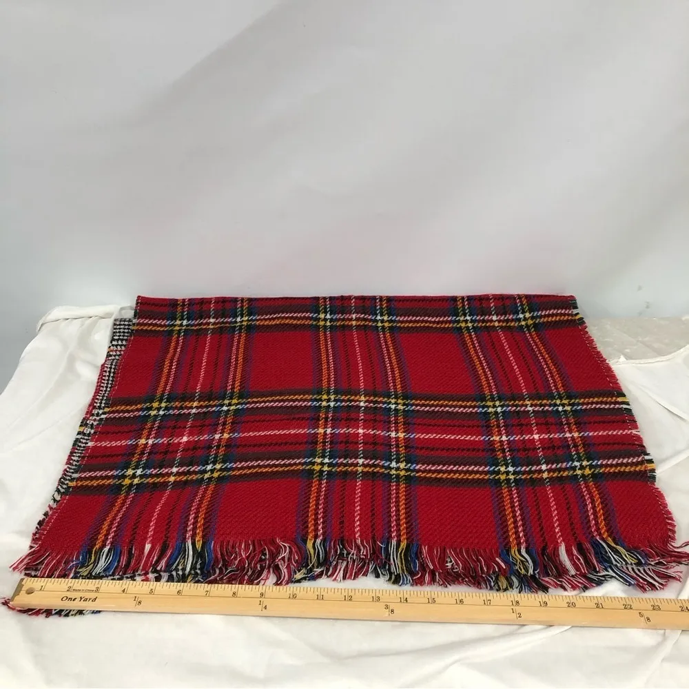 Steve Madden Reversible plaid Scarf NWOT cover wrap - Image 2