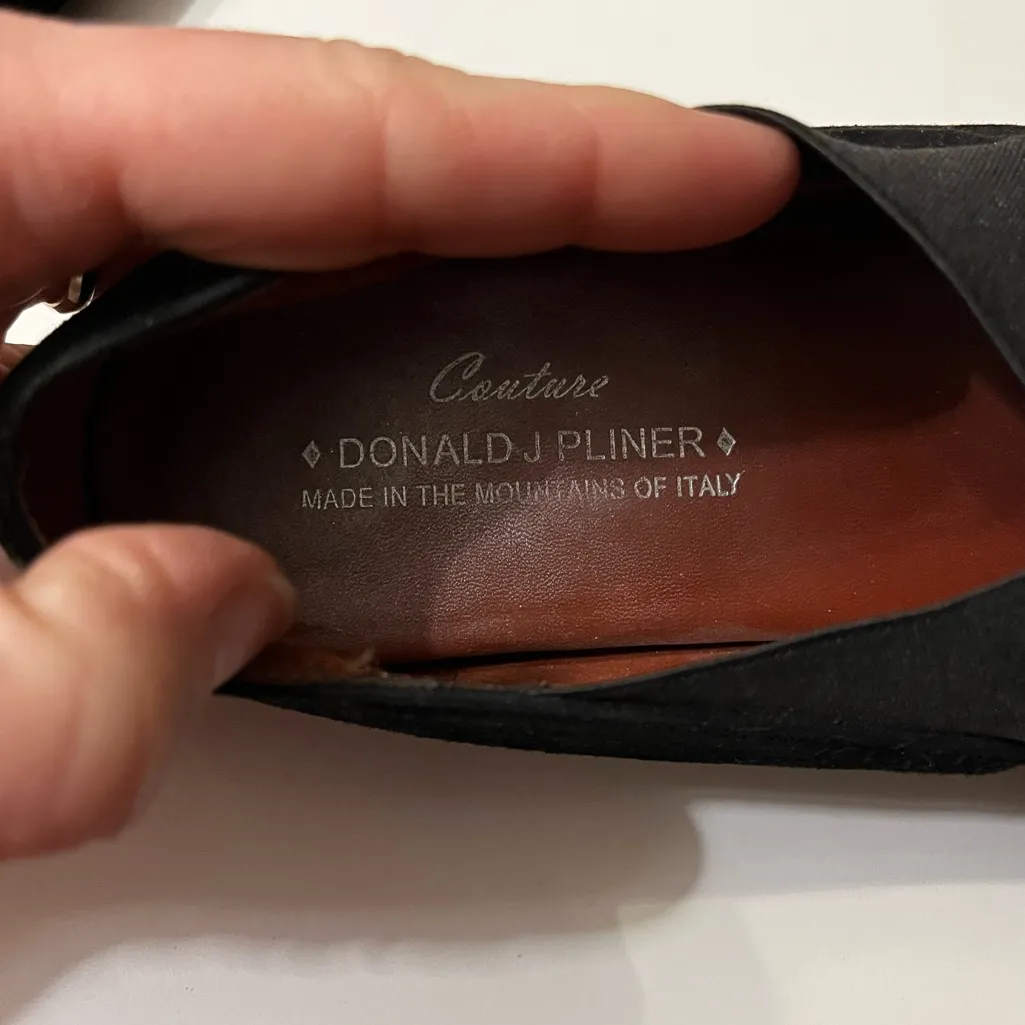 Donald‎ Pilner suede cross pela black women’s 7.5 - Image 3