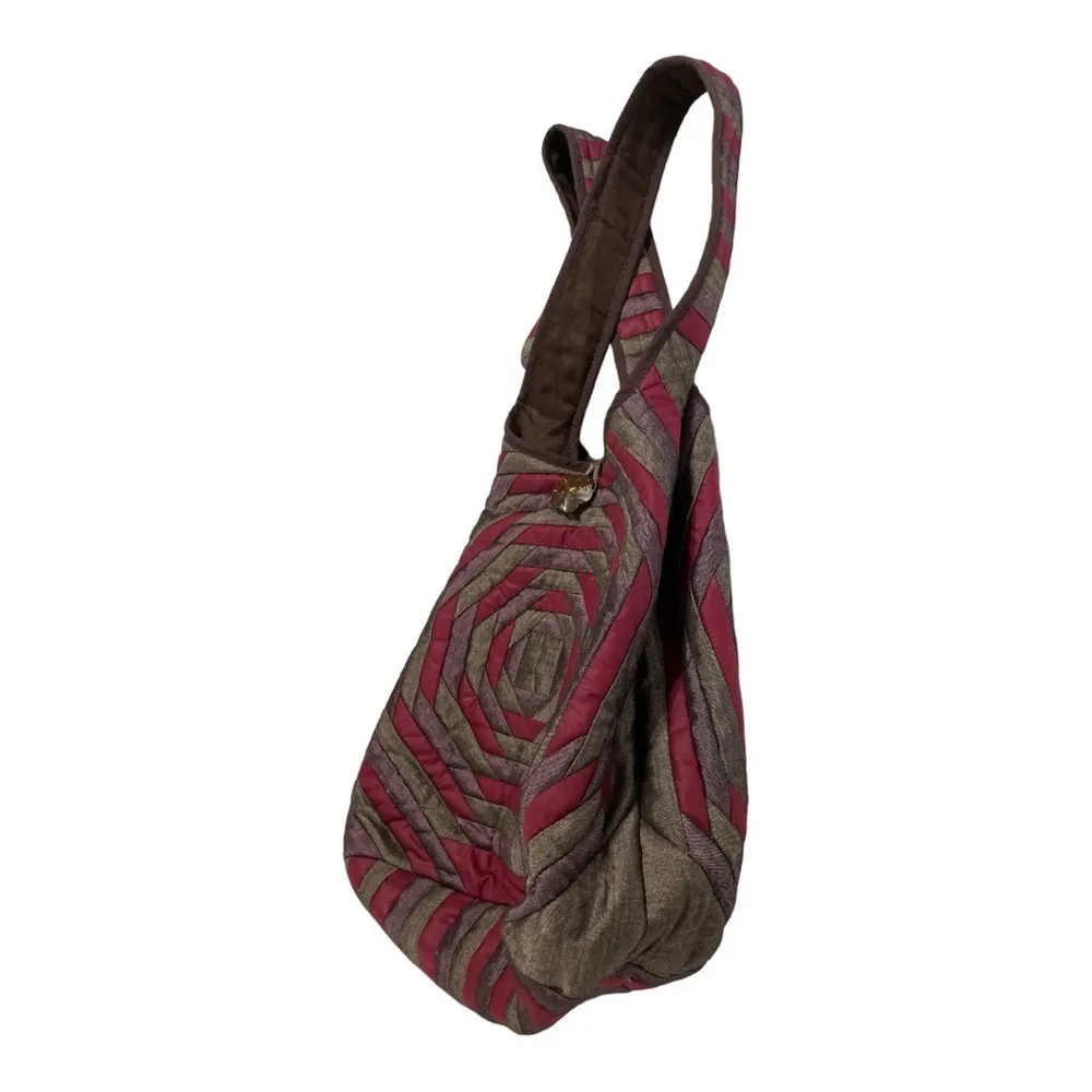Shoulder silk bag can be closed two way's. Button is made out of coconut shell. Red - Image 3