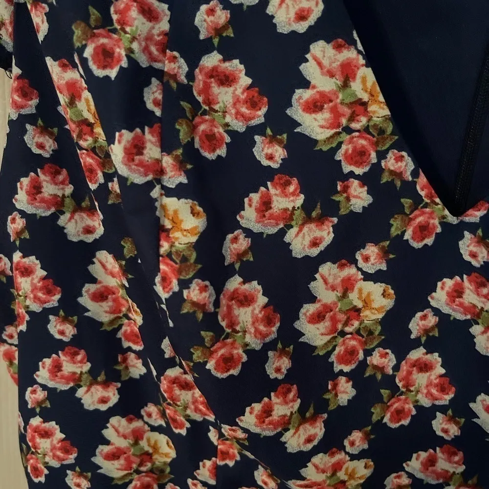 Betsey Johnson navy floral v-neck fitted flare skirt dress. - Image 7