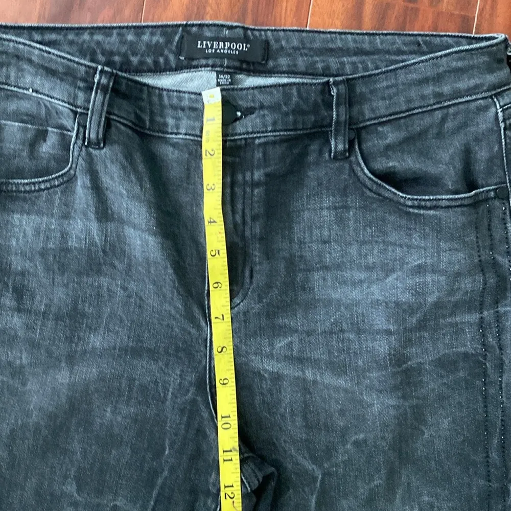 Liverpool Los Angeles Stretchy Raw Hem Rhinestone Faded Black Women Crop Jeans - Image 11