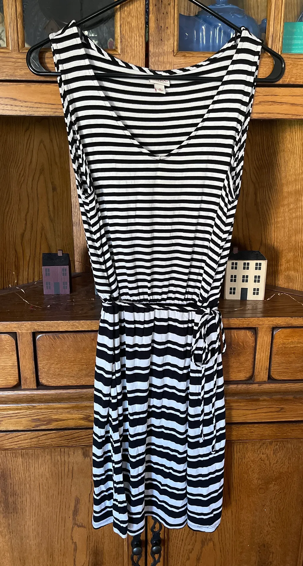 Summer Dress Size Medium Stripes  - Image 2
