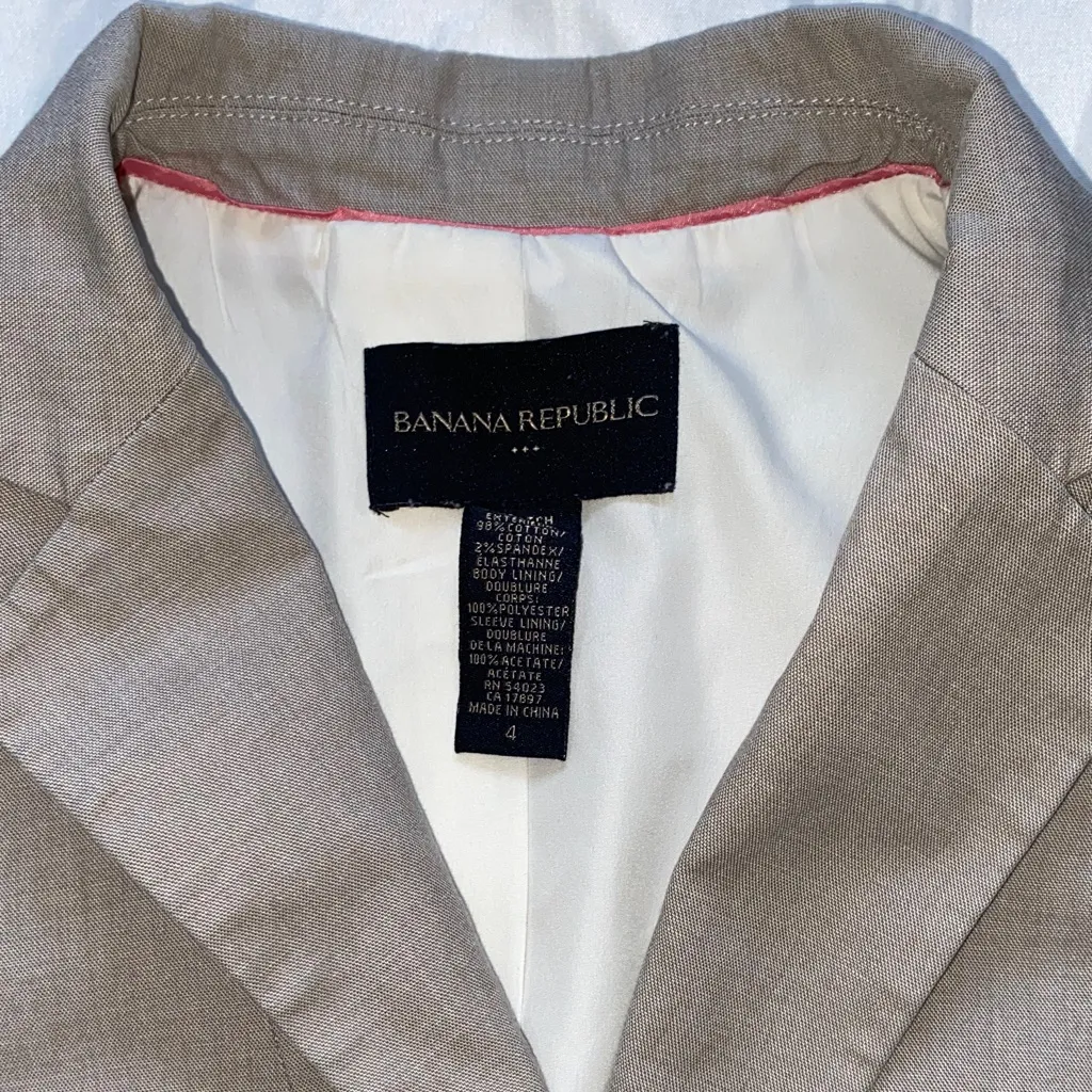 Banana Republic Women's Beige Blazer - Image 4