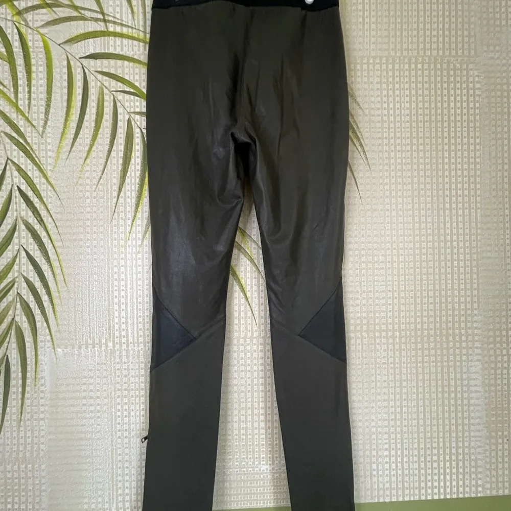 BCBG MaxAzria faux leather leggings olive/black Moto style Size S - Image 7
