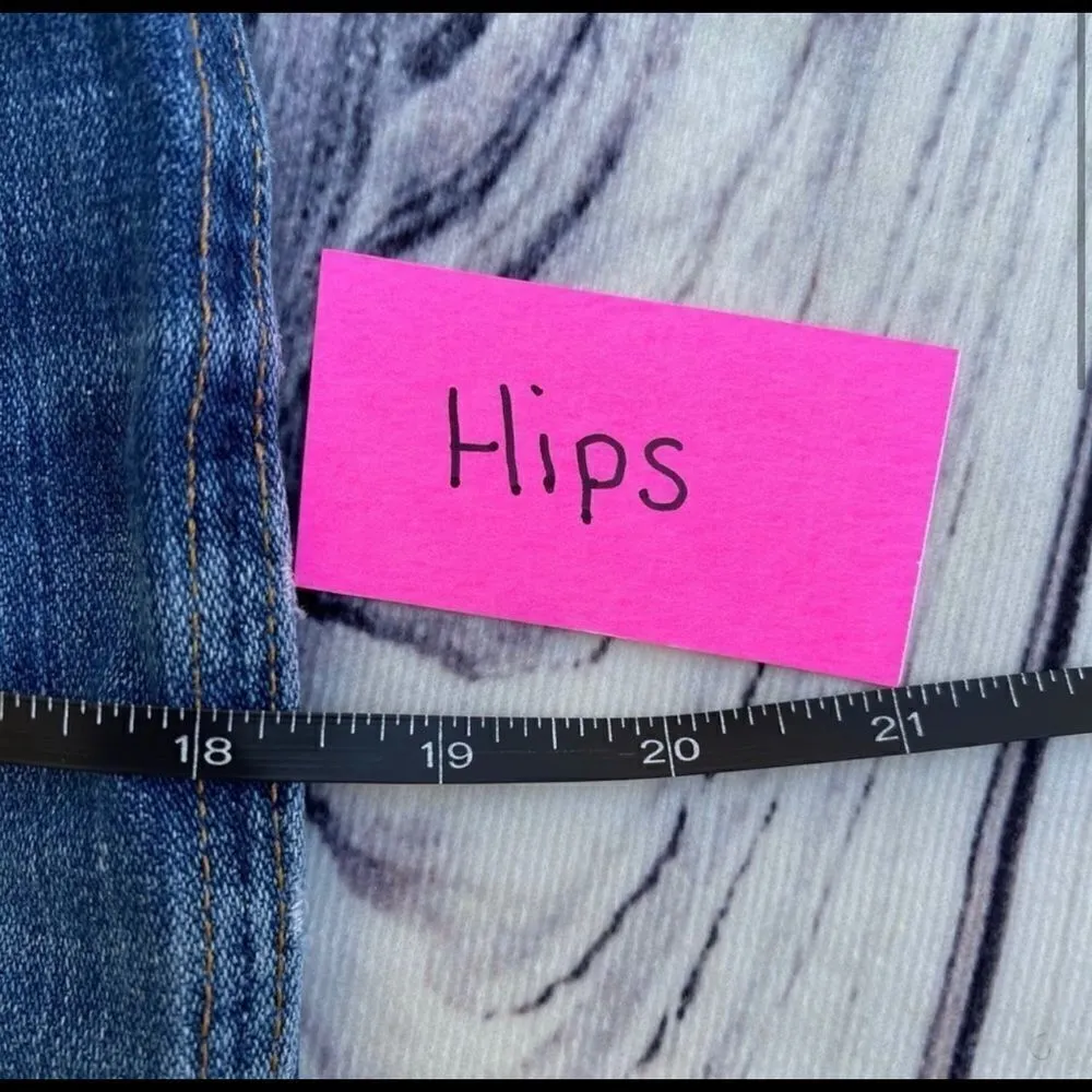 Wrangler High Rise Medium Wash Jean Shorts Vintage Size 27 See Measurements - Image 3