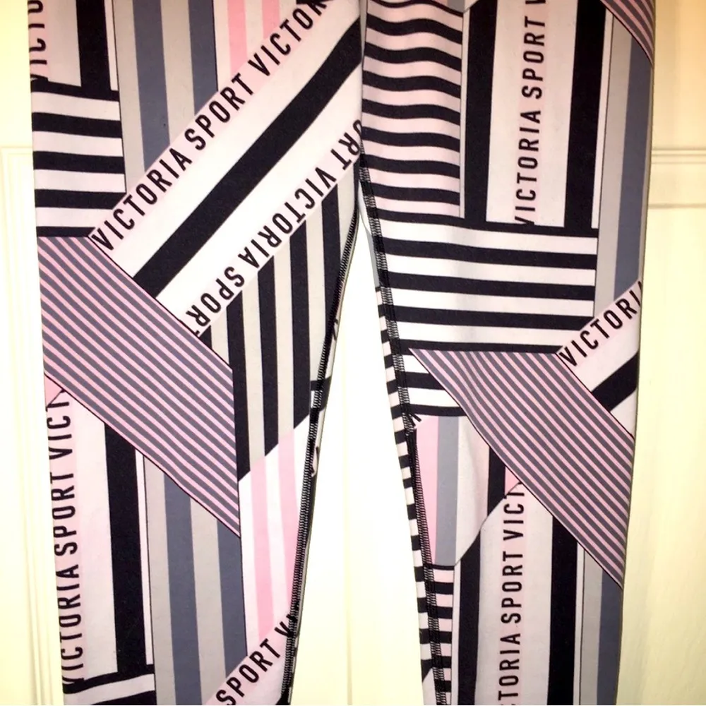 Victoria Secret Pink leggings size small - Image 3