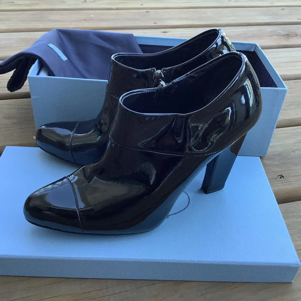 Cute PRADA patent leather booties 🖤🖤 - Image 4