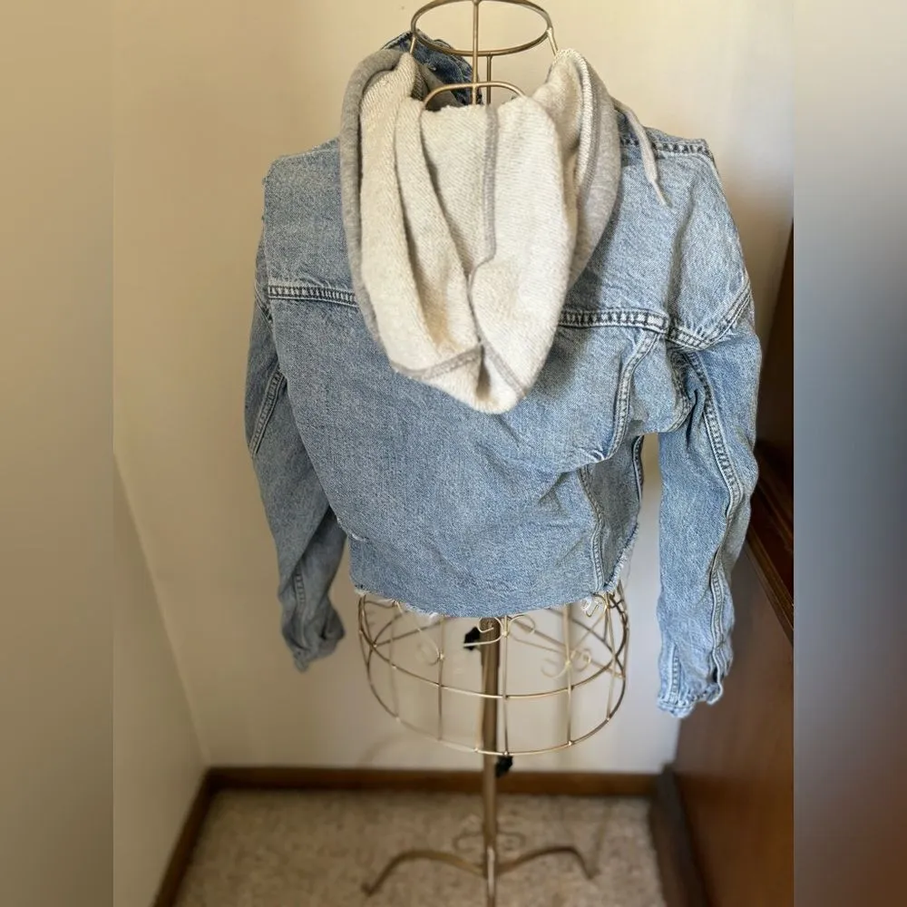 American eagle cropped distressed denim jacket with hood XS - Image 10