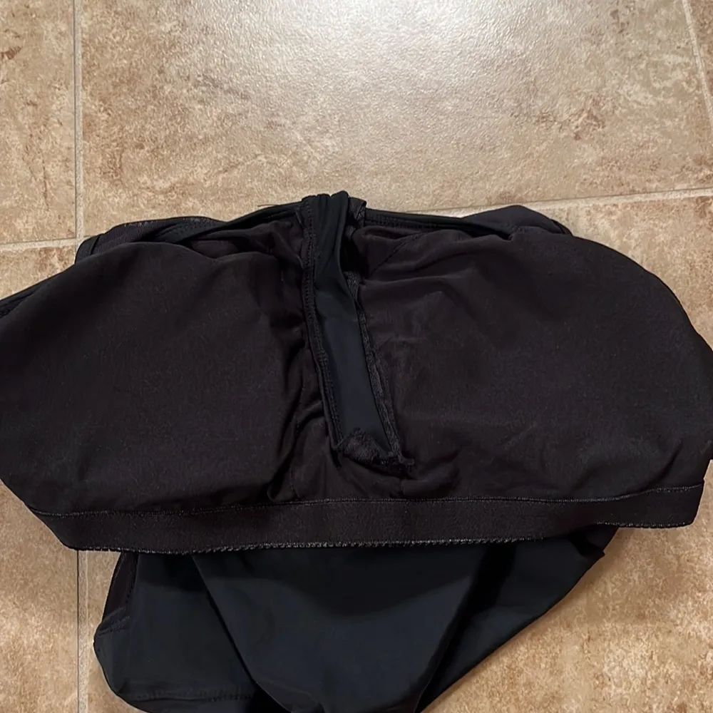 Black Racerback swim top Size medium - Image 4