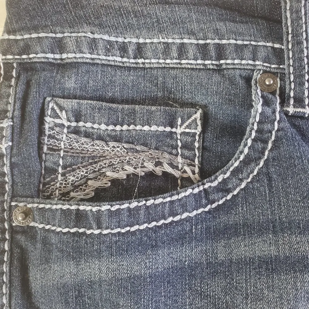 mid rise straight leg plus size Embellished dark wash jeans size 18W - Image 6