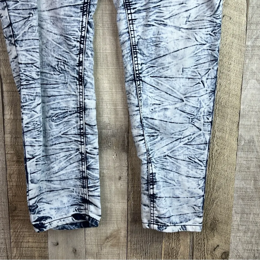 Mudd Size 11 Cropped Acid Washed Jeans 5 Pockets Distressed Belt Loops Y… - Image 4