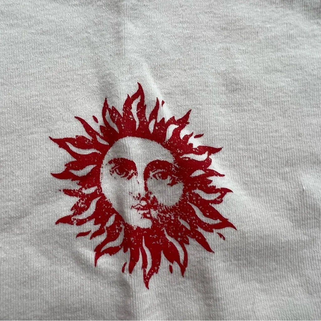 H&M Divided Sun Graphic Crop Top White Red Stitching Size M - Image 2