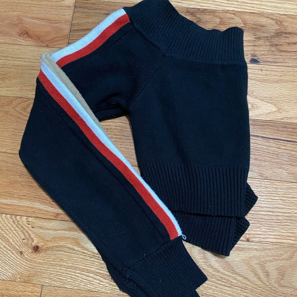 LF Cropped Off the shoulder Sweater - Image 7