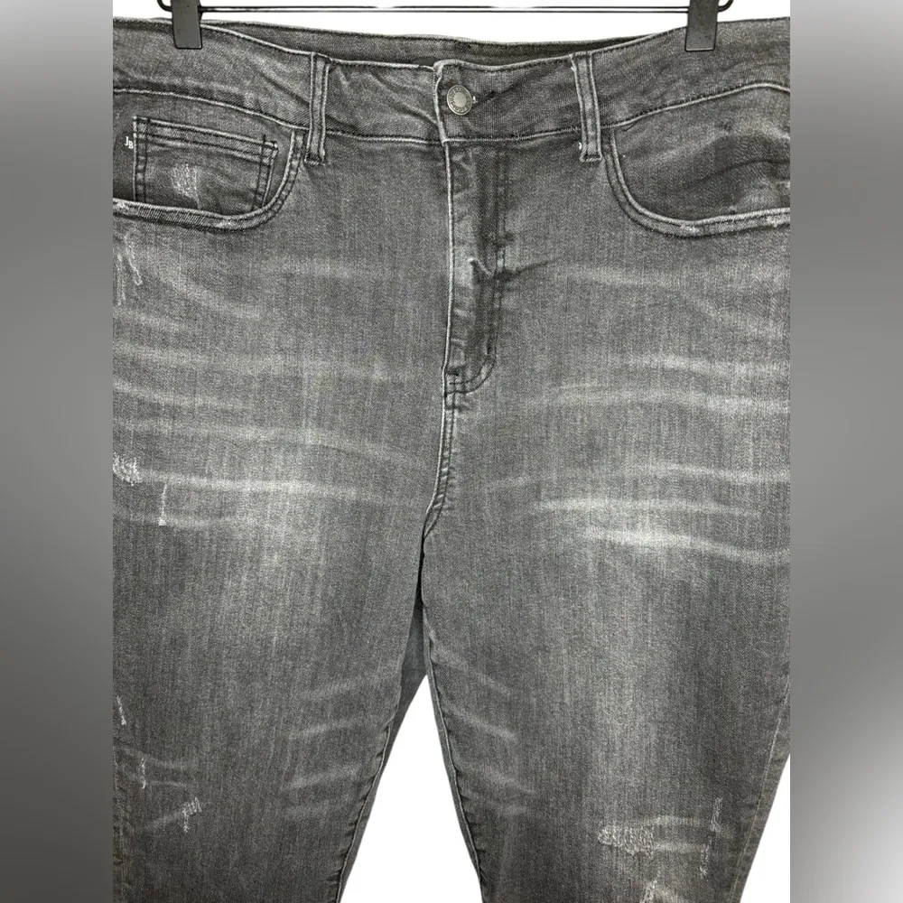 Judy Blue Distressed Skinny Fit Capri Size 20W Grey - Image 4