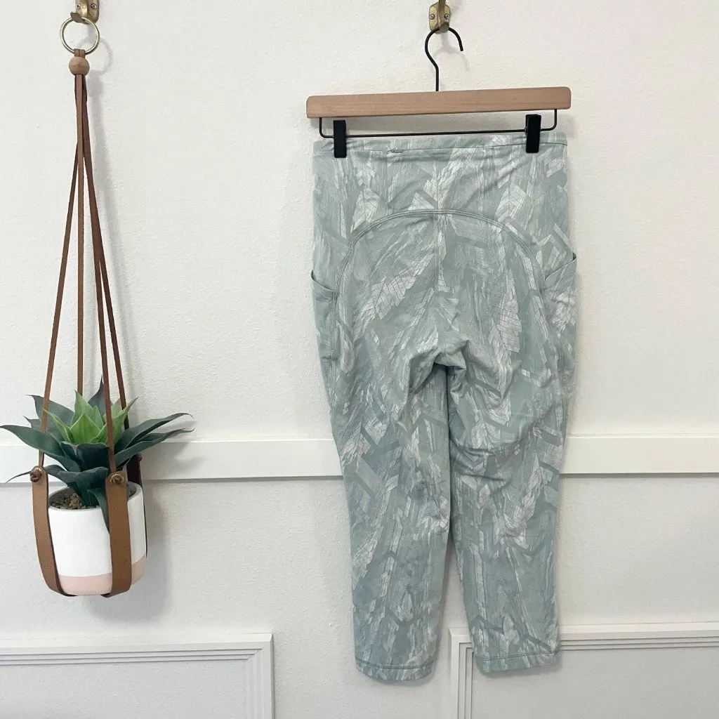 Lululemon Swift Speed High Rise Tight Reverberate Chevron Silver Blue Size 8 - Image 5