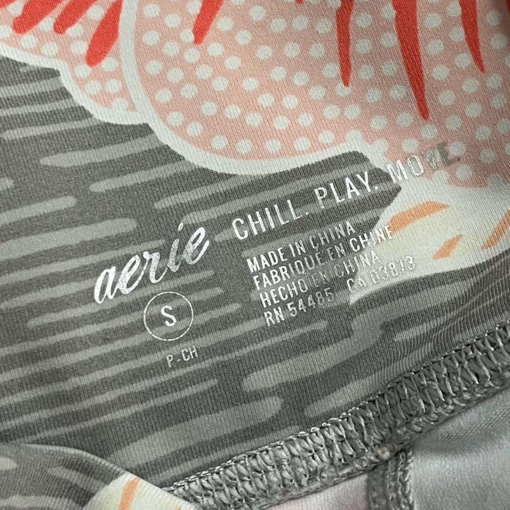 Aerie • Grey White Pink Floral Leafy Chill Play Move Leggings - Image 6