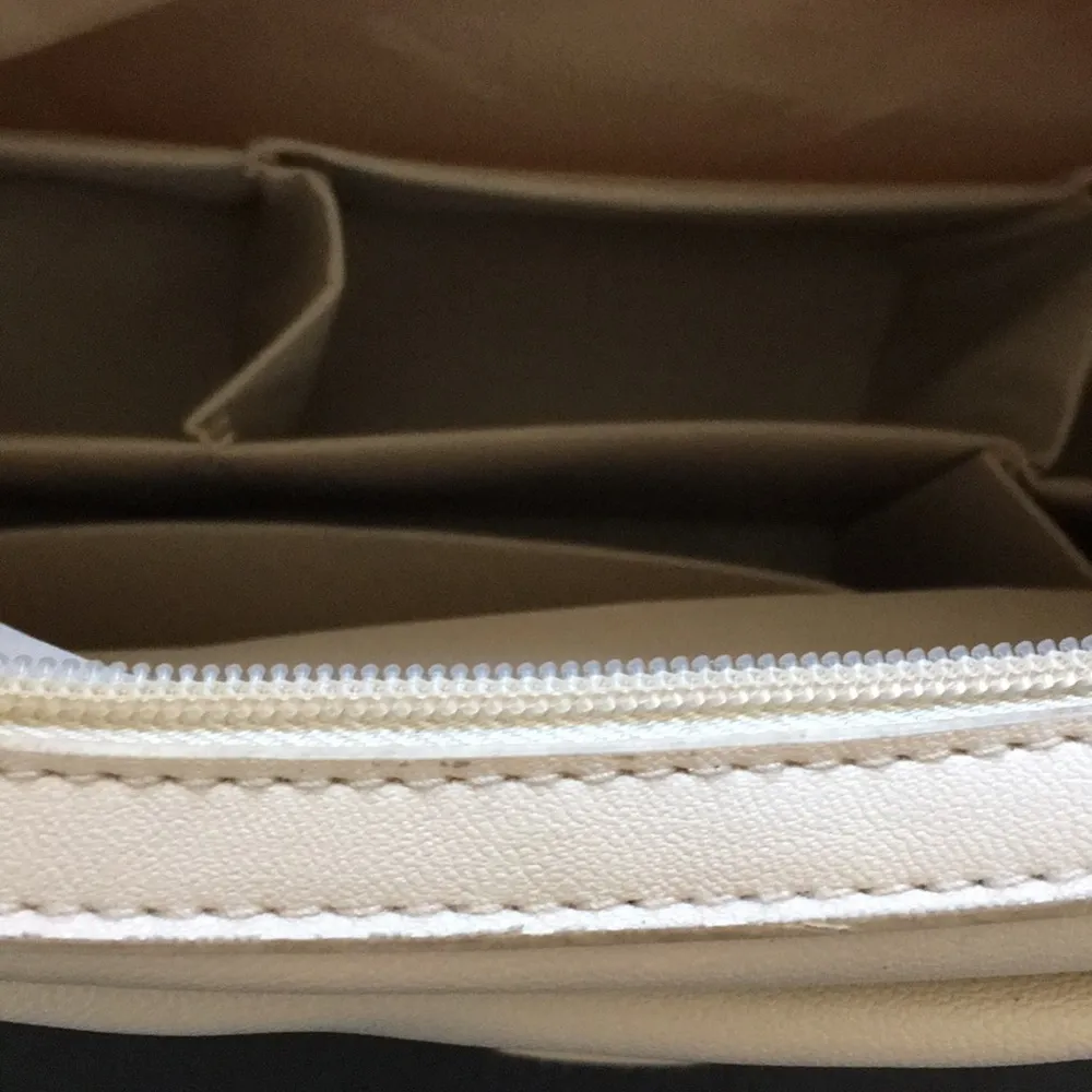 Lots of storage ladies handbag - Image 3