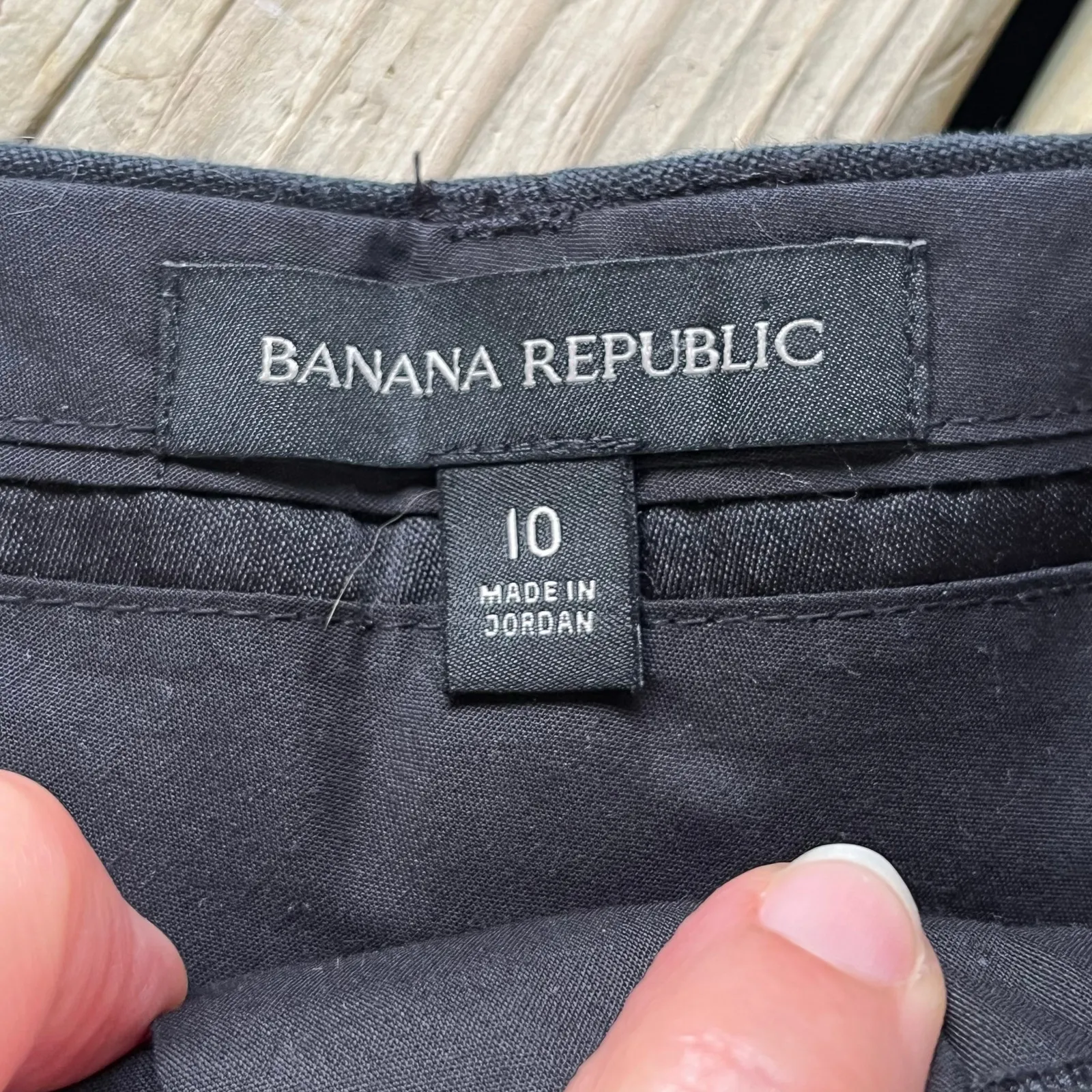 Banana Republic Women's Palma Linen Bermuda Shorts Black Size 10 - Image 5