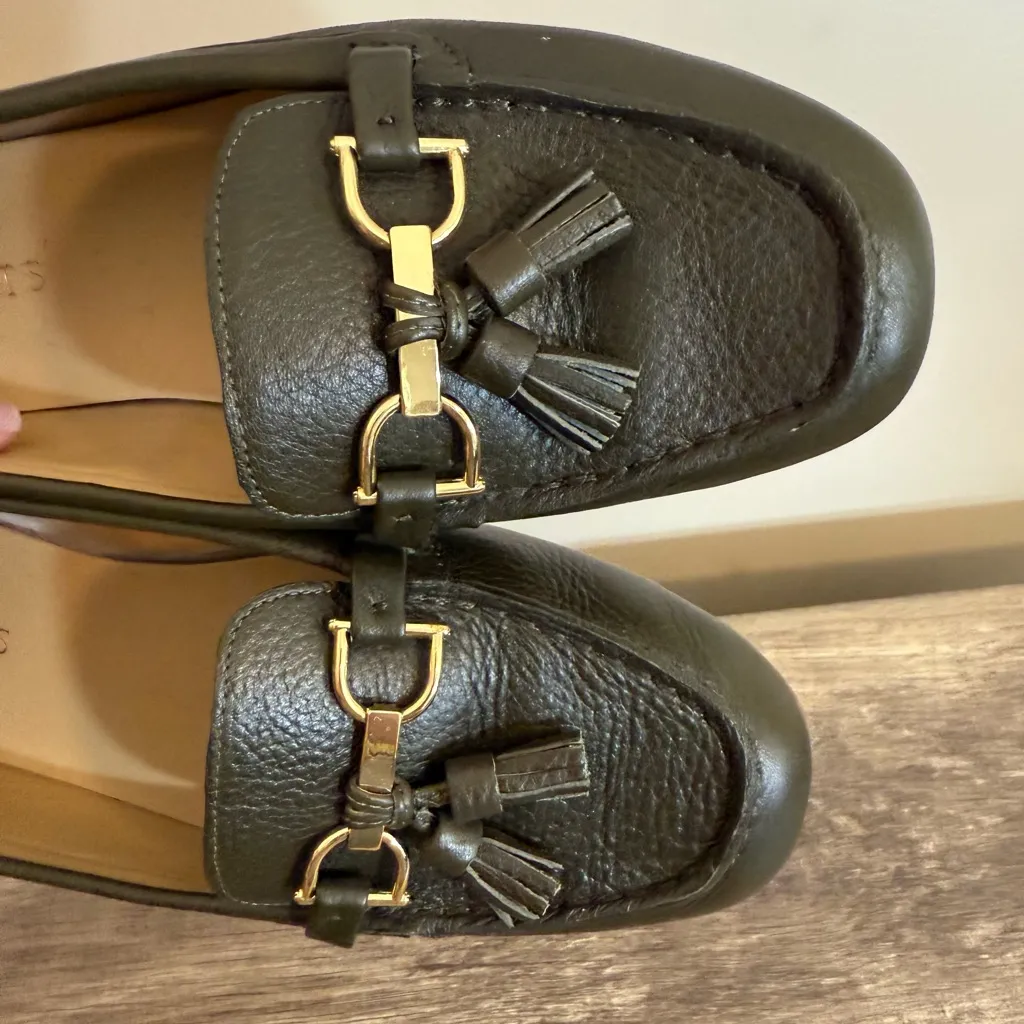 Talbots Dark Green Leather Driving Loafers Mocs Women’s Size 9 Tassels Gold - Image 4