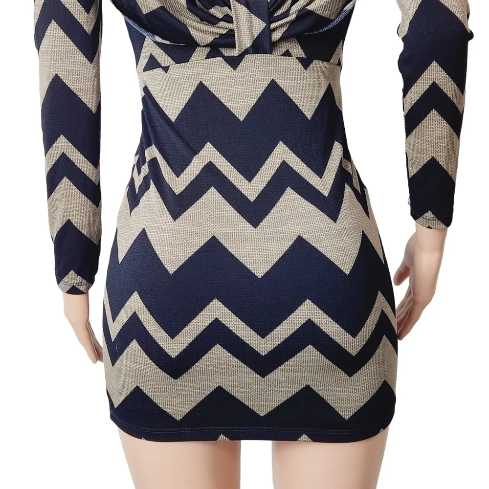 WINDSOR Navy and Gray Mini Backless Long Sleeved Abstract Dress Size: M - Image 7