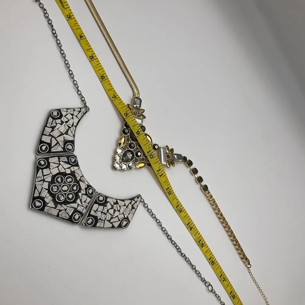 TWO FASHION NECKLACES - Image 4