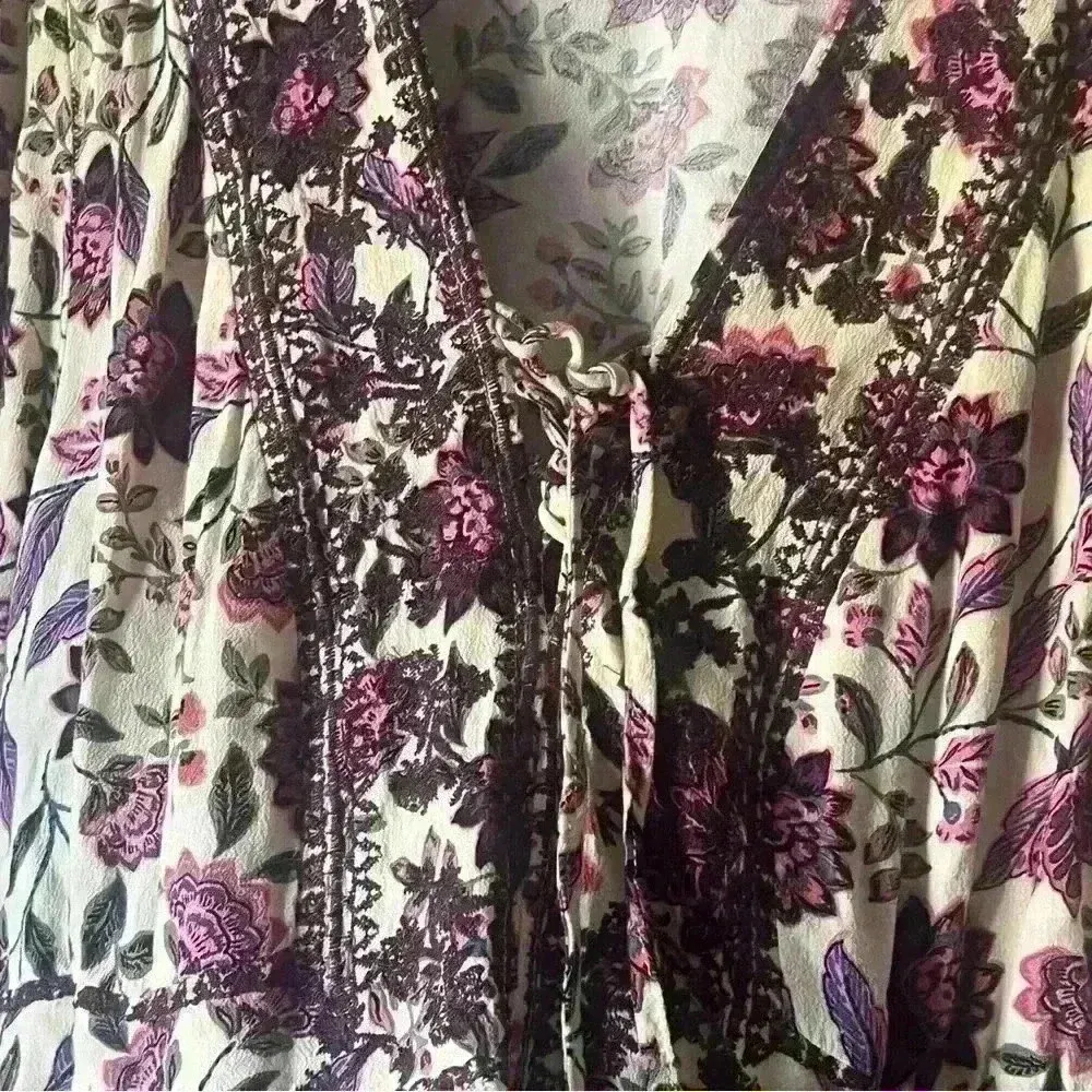 Torrid Babydoll Rayon Crepe Embroidered Lace-Up Top Size 3 - Image 4