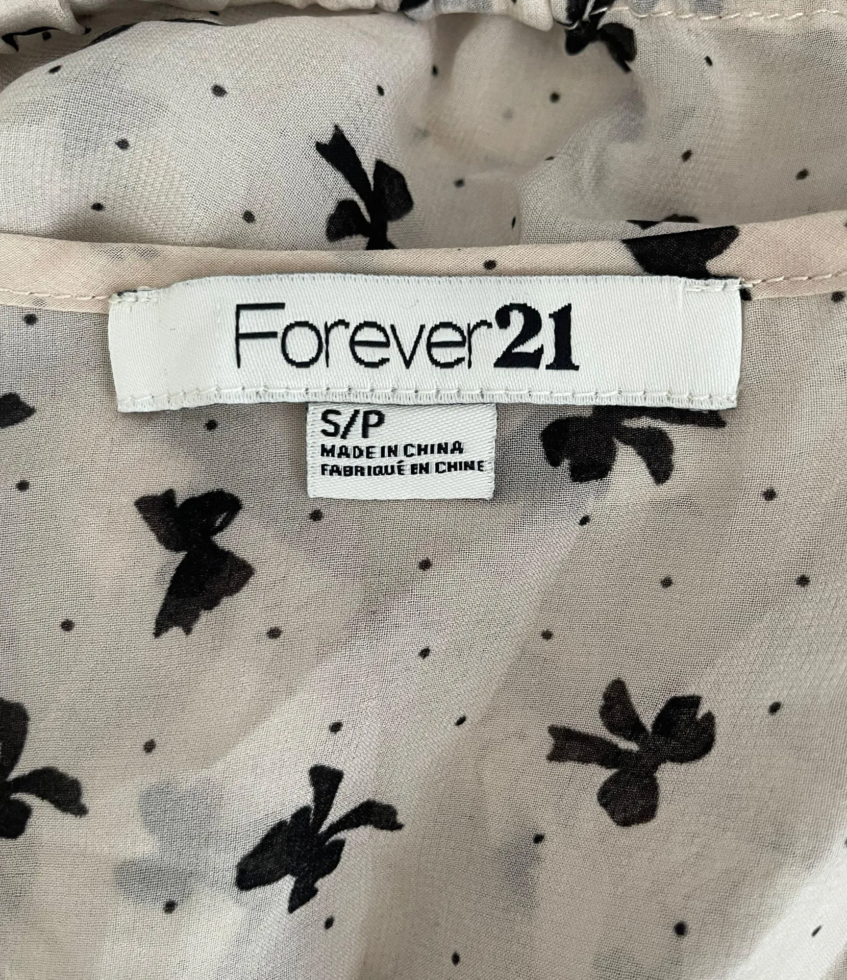 EUC sheer bow blouse - size small - Image 4