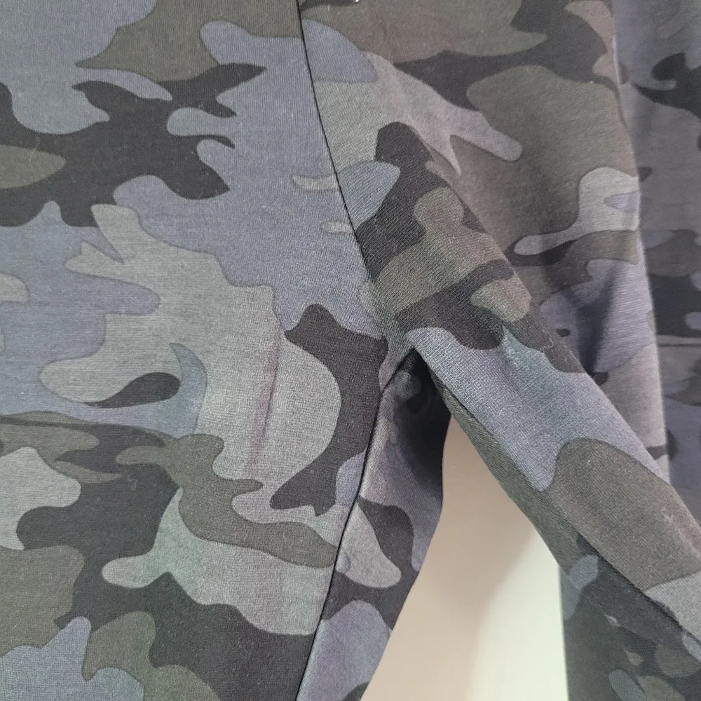 Rachel Zoe Black and Gray Camo Print High Waisted Leggings - Image 4