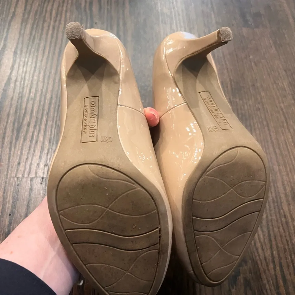 Comfort Plus by Predictions Cream Classic Heels Size 8.5 - Image 4