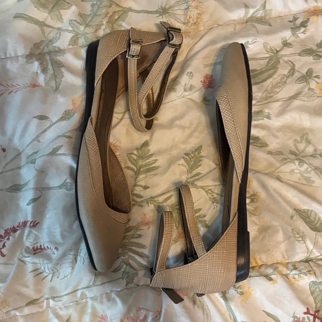 Life Stride Quincy Women's Beige Ankle Strap Flats - Image 4