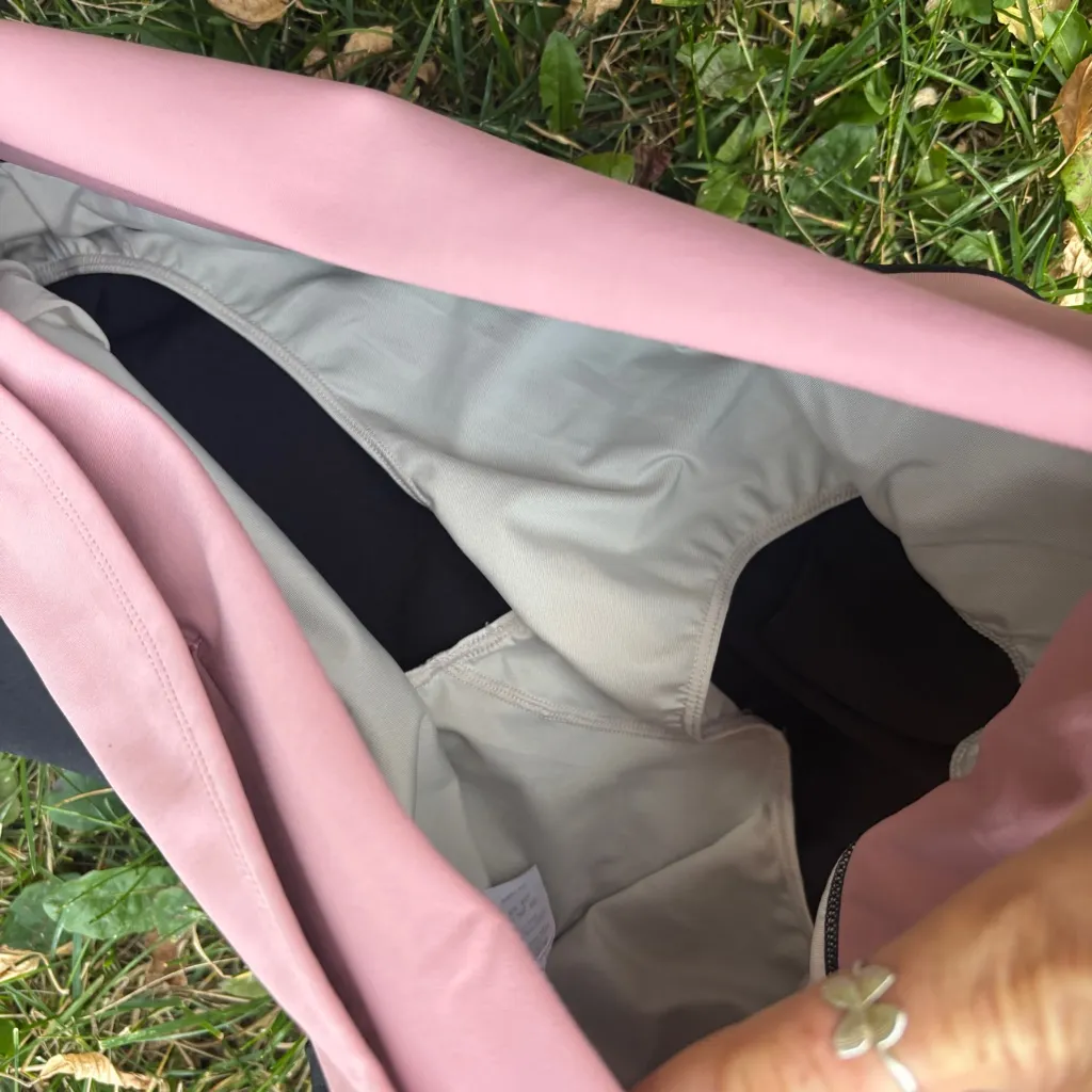 Oiselle High Rise Roga Shorts 6” | Black/Pink/white | size large - Image 11