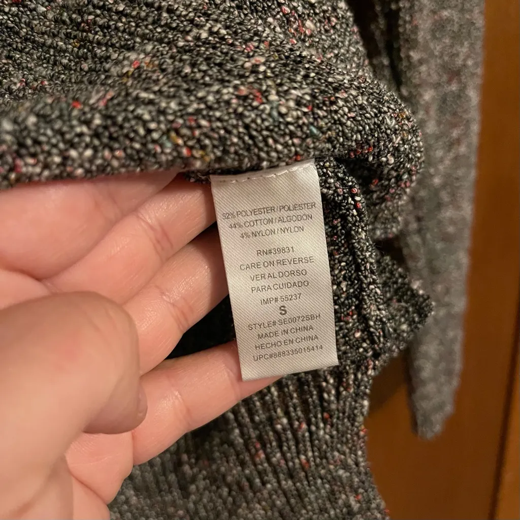 Sam Edelman Russian Romance Grey Neutral Vneck Sweater Size Small - Image 5