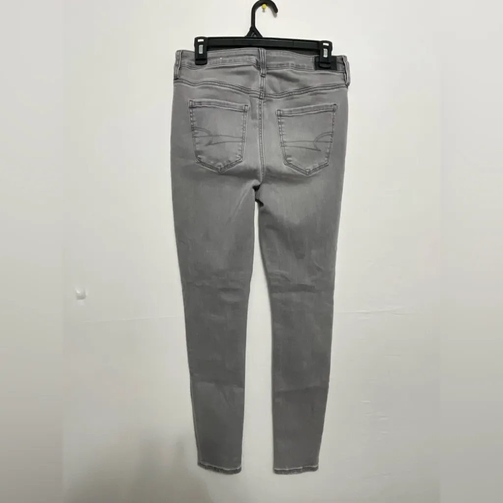 American Eagle American EagleGray Next Level Stretch JeansWomen’s8 Regular Distressed NWT(A193) - Image 4