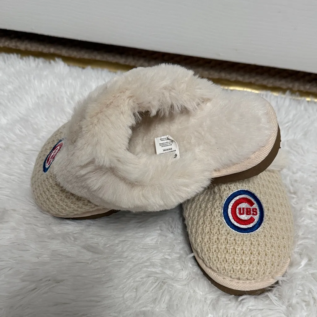 Women's Cream Fuzzy Slippers Size undefined - Image 2