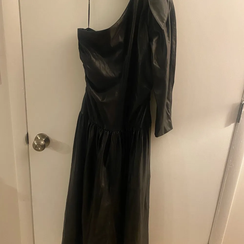 Tanya Taylor Black Gigi Faux Leather One Shoulder Bow Dress Size 10 - Image 4