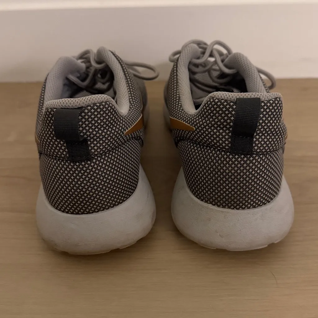 Nike Running Shoes - Size 8 - Image 4