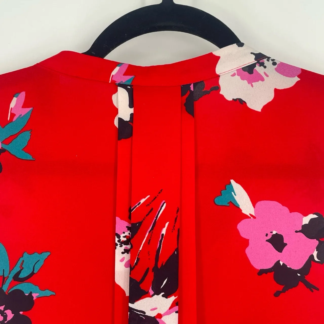 41 Hawthorne Women's Red Floral Pleated Pattern‎ Sleeveless Blouse Size Medium - Image 3