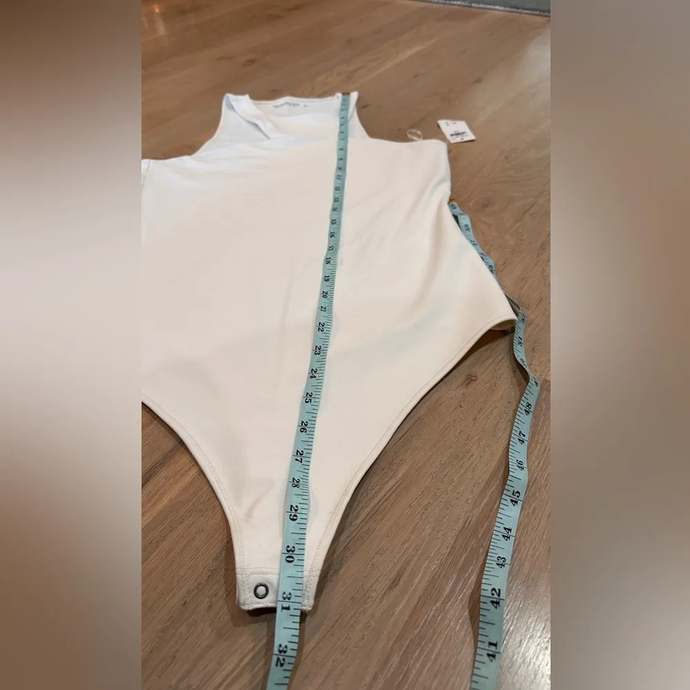Abercrombie & Fitch Seamless Fabric High-Neck Bodysuit white size large - Image 6