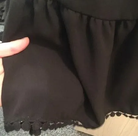 Black Crisscross Back Flowy Top Size L - Image 4