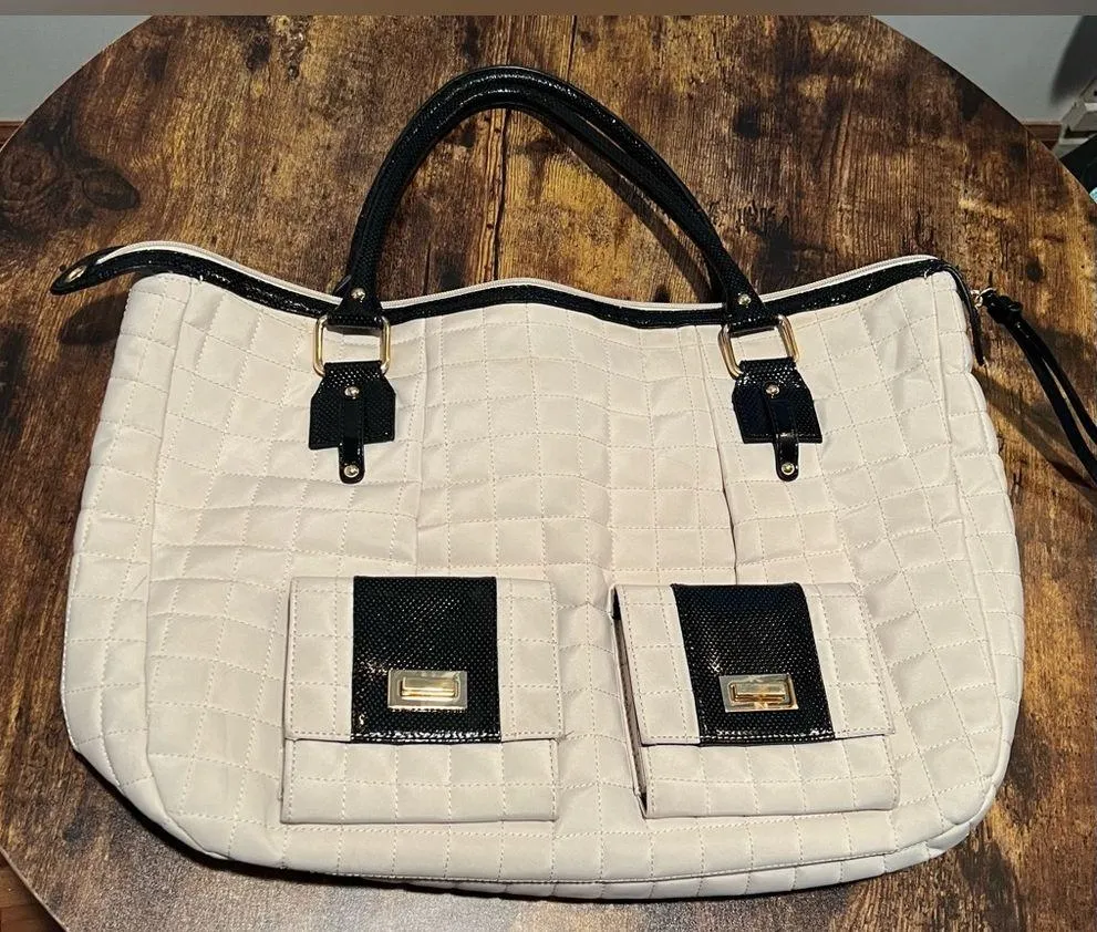 BCBGMAXAZRIA  | ladies large quilted tote bag - Image 2