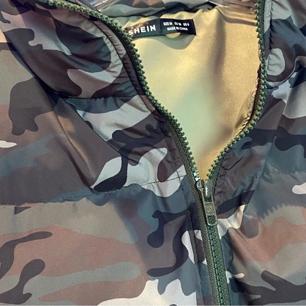 NWOT Camo Puffer Cropped Vest Medium Green - Image 7