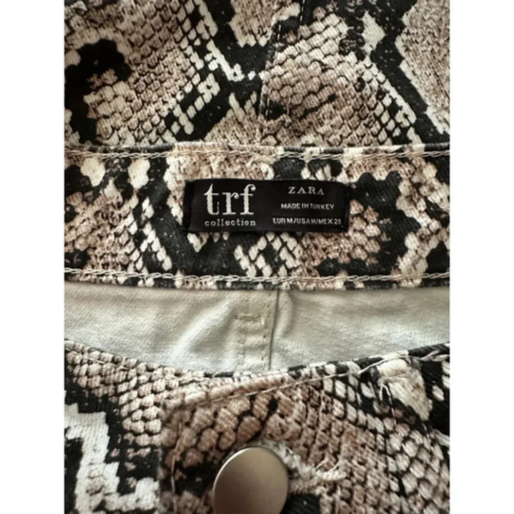 Zara Snakeskin Mini Skirt Beige Brown Size 28 - Image 4